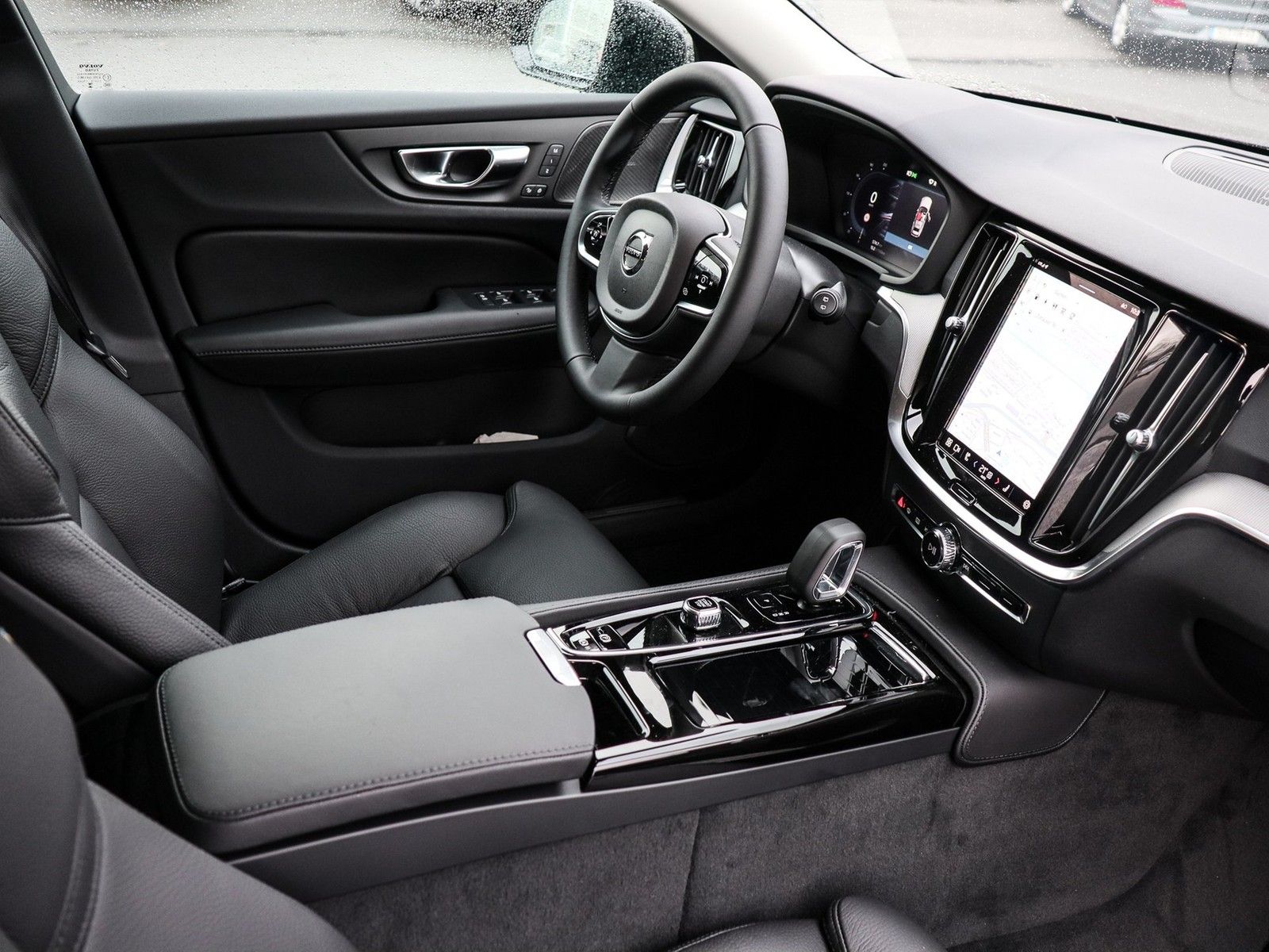 Volvo V60 T6 AWD Plus Dark Recharge Plug-In Hybrid imagem 3