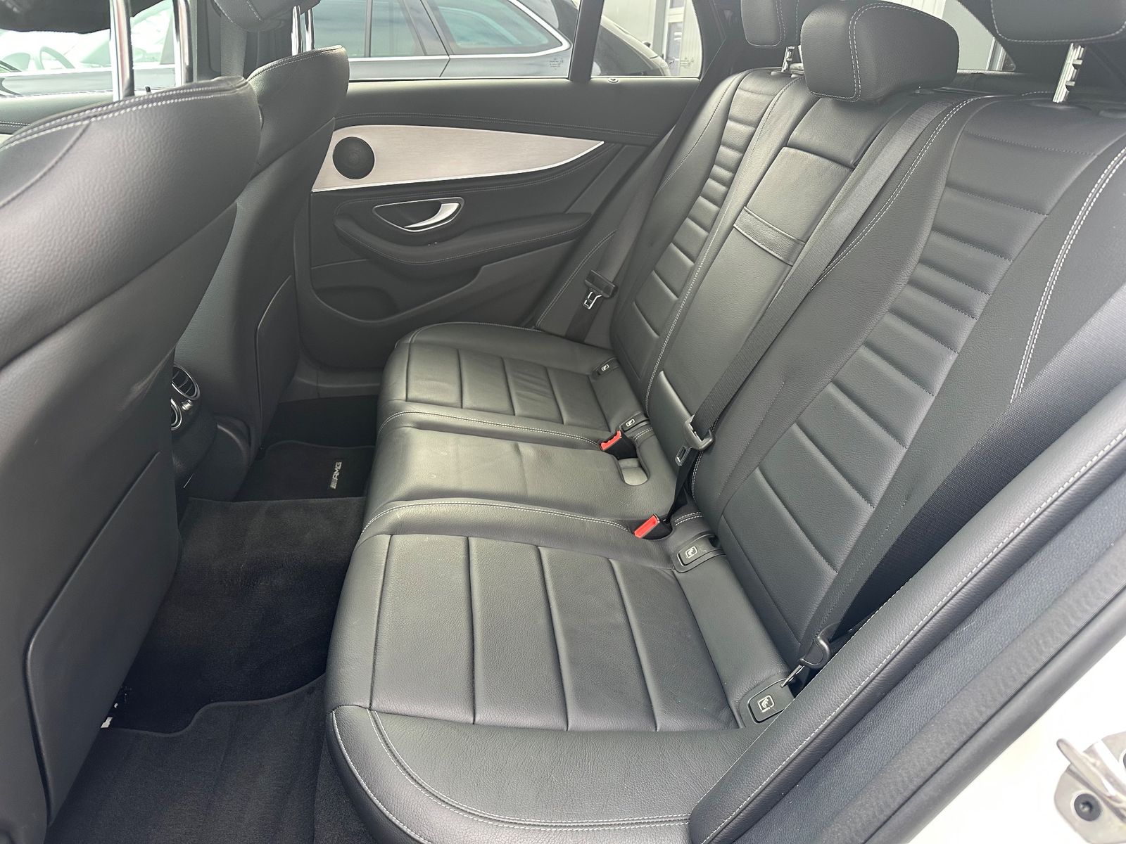 Fahrzeugabbildung Mercedes-Benz E 220 d T AMG Line NAV+LED+AHK+KAMERA+20ZO
