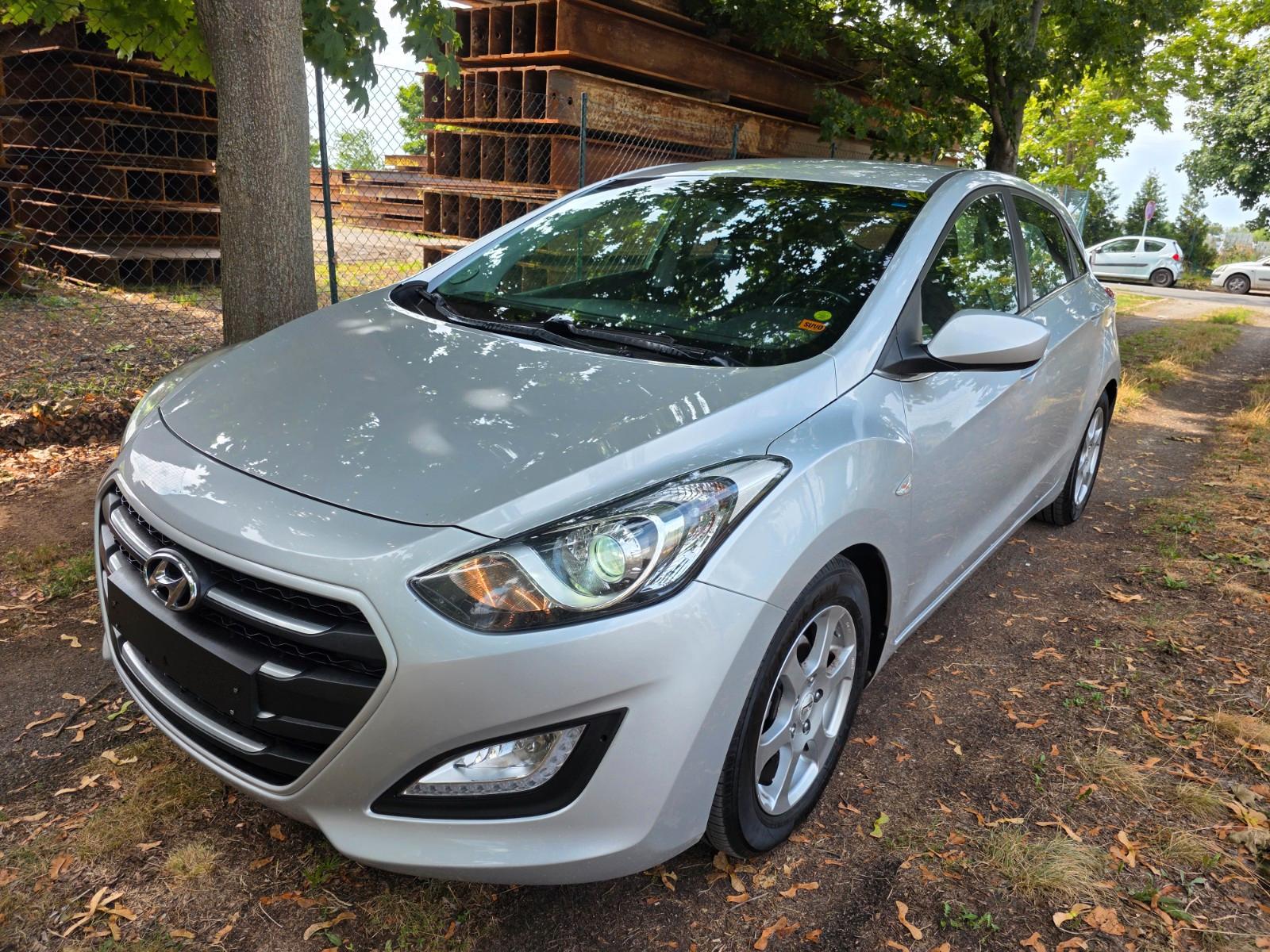 Hyundai i30 blue 1.6 CRDi PASSION PLUS