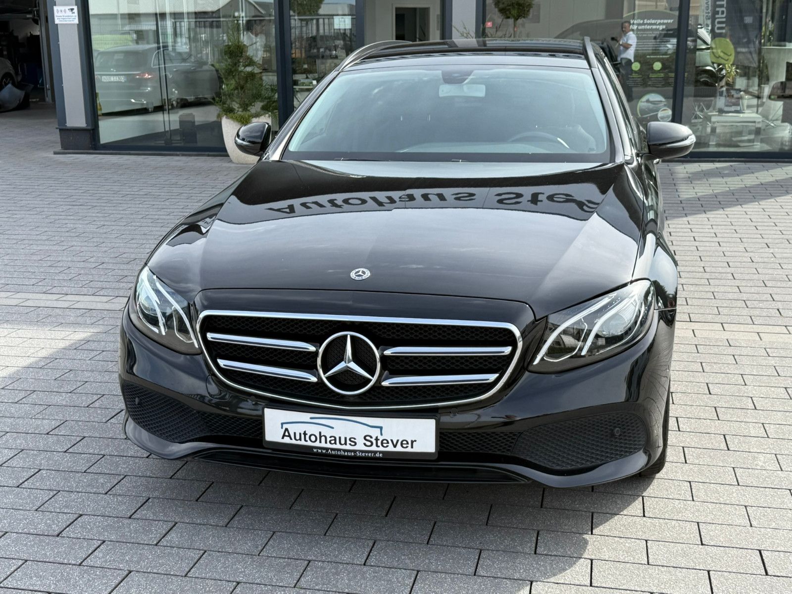 Fahrzeugabbildung Mercedes-Benz E 200 T Avantgarde NAVI KLIMAAUTO CAM LED SITZH.
