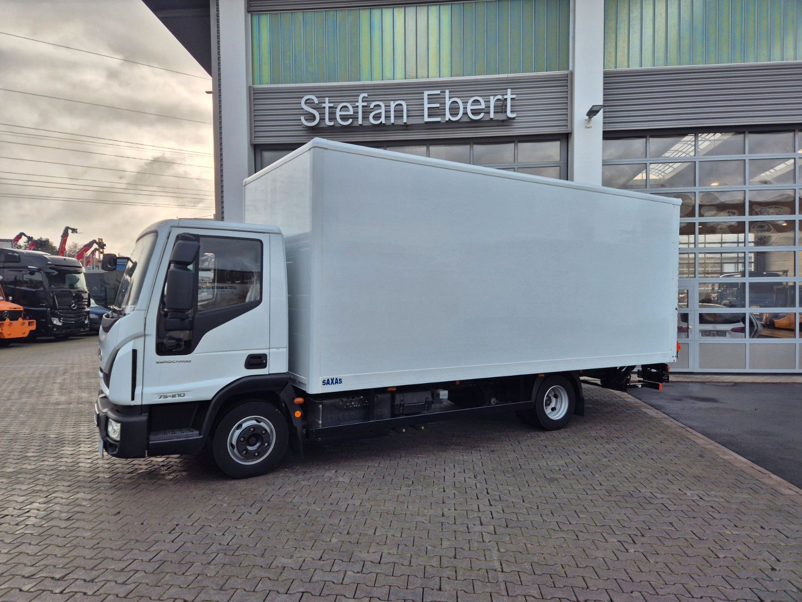 Fahrzeugabbildung Iveco Eurocargo 75-210 Koffer LBW