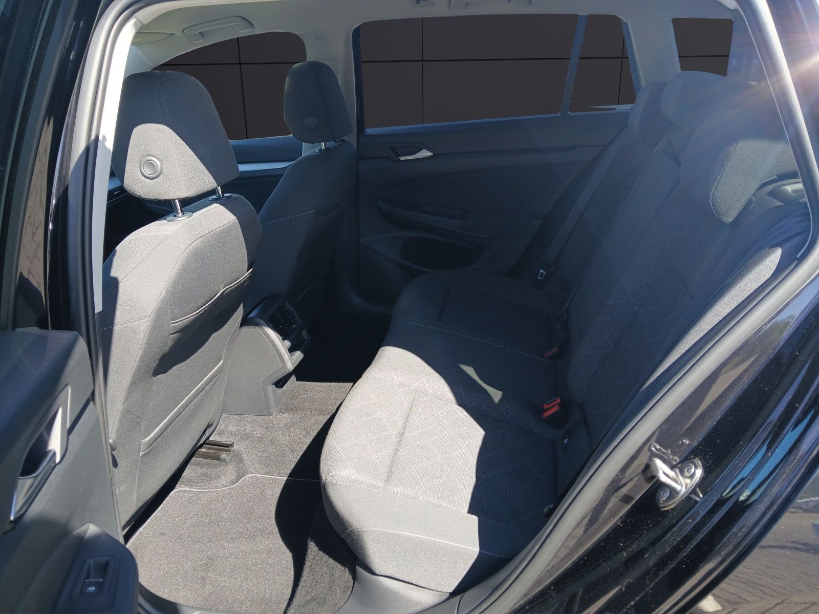 Fahrzeugabbildung Volkswagen Golf VIII Variant TSI Life Matrix AHK Navi AID A