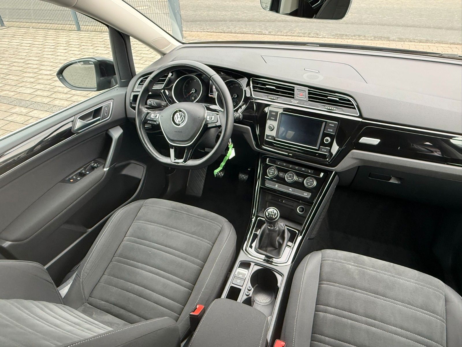 Fahrzeugabbildung Volkswagen Touran Highline BMT/Start-Stopp