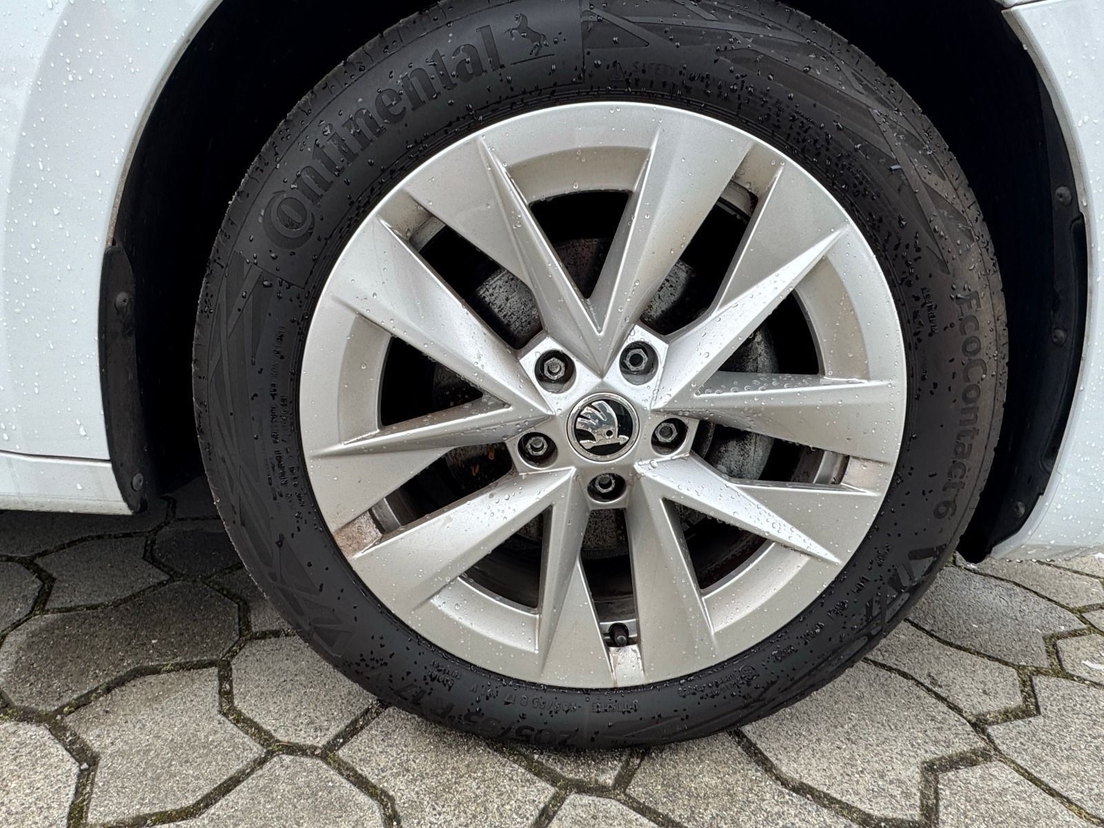 Fahrzeugabbildung SKODA Octavia Combi 2.0 TDI 6-Gang*LED*Head-Up*NAVI*Si