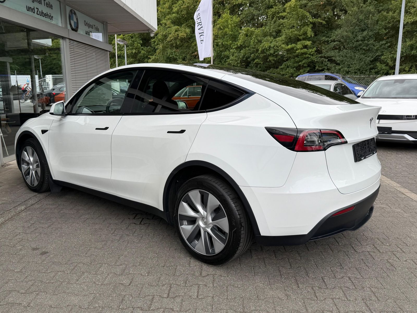 Fahrzeugabbildung Tesla Model Y LR Dual AWD PANO+STDHZ+NAVI+LED+ACC+19"+
