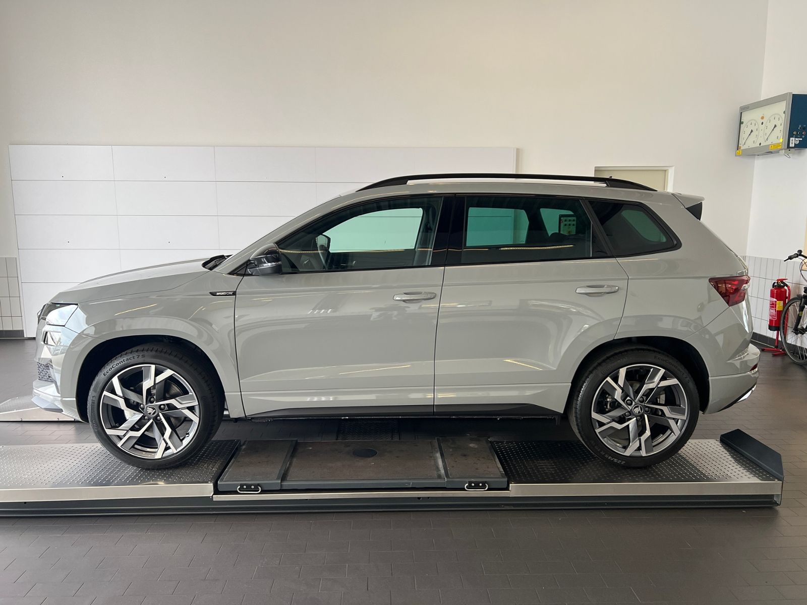 Fahrzeugabbildung SKODA Karoq Sportline 2.0 TSI 4x4 DSG *CANTON, AHK, 19