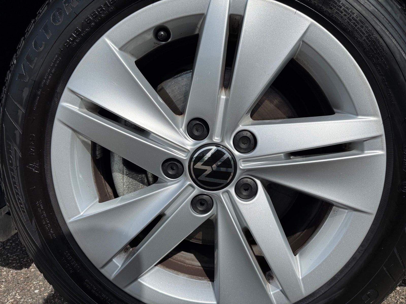 Fahrzeugabbildung Volkswagen Golf VIII Variant Life 1.0 eTSI