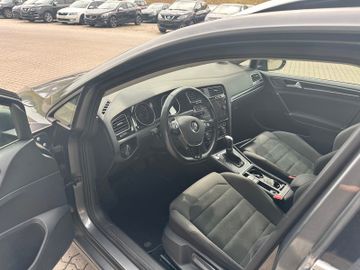 Volkswagen Golf - 10