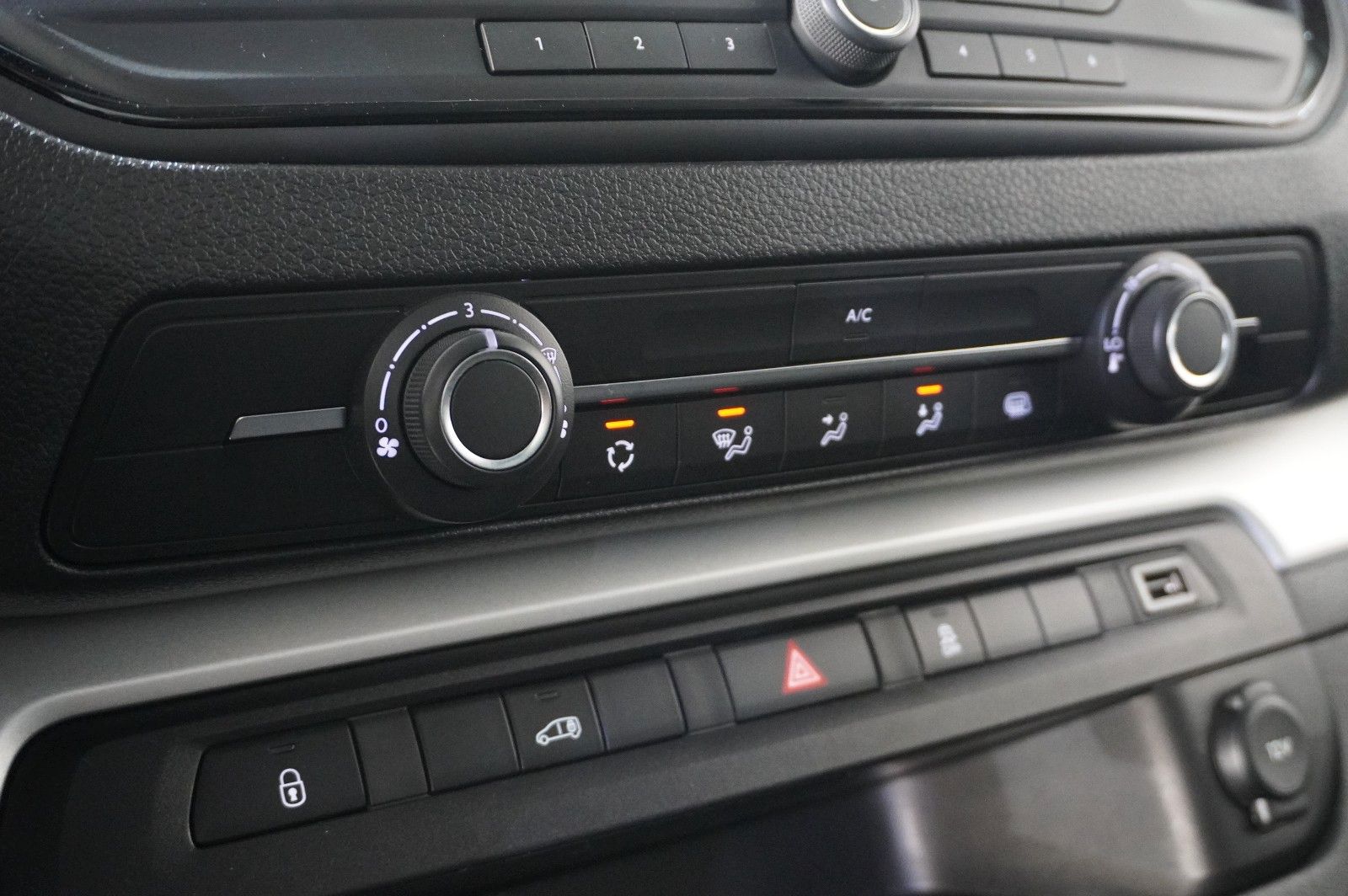 Fahrzeugabbildung Opel Vivaro-e Cargo Edition "M" KLIMA/PDC/TEMP./USB