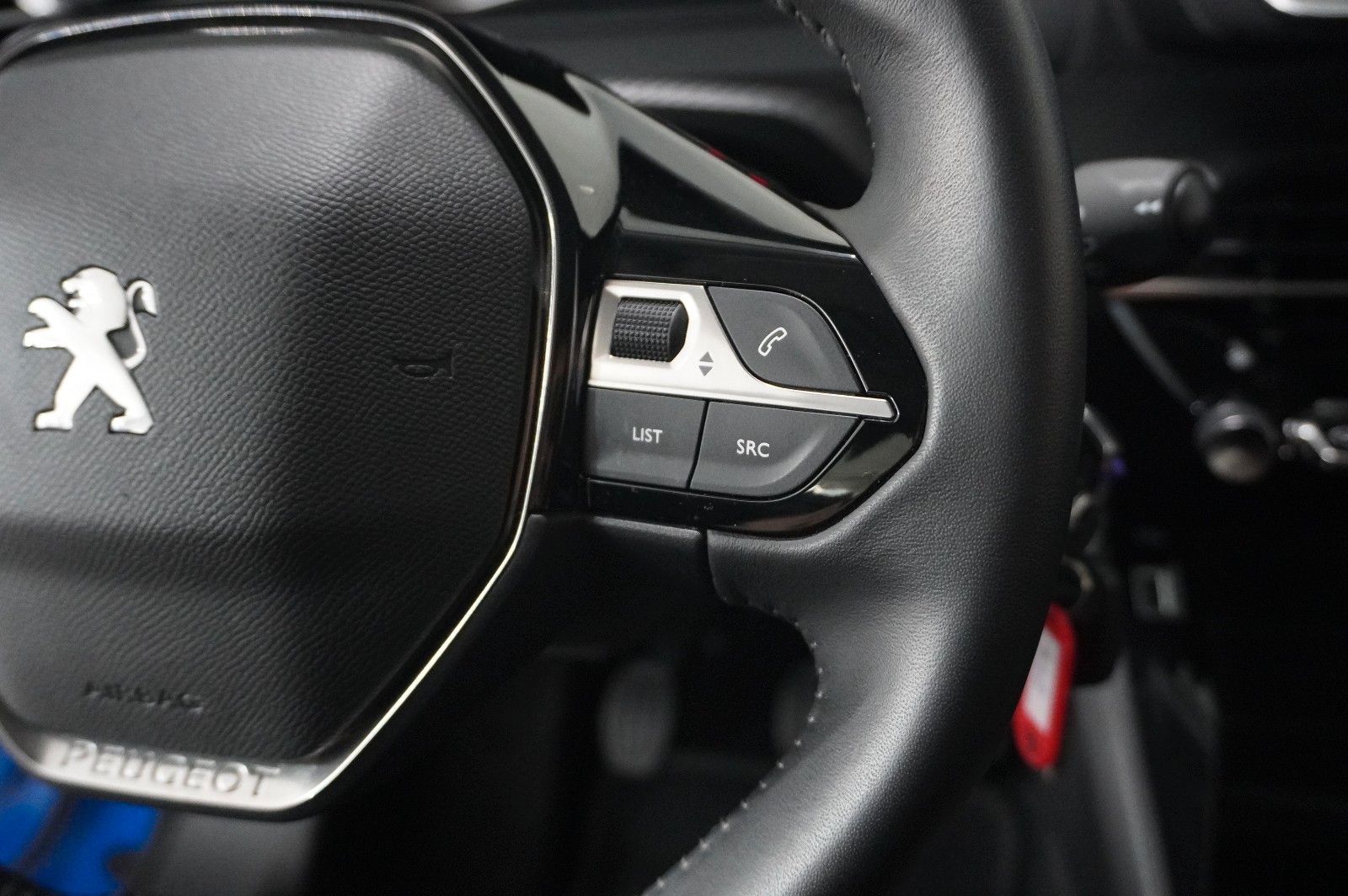 Fahrzeugabbildung Peugeot 2008 1.2 PURETECH NAVI/SHZ/KAMERA/TEMP/DAB+
