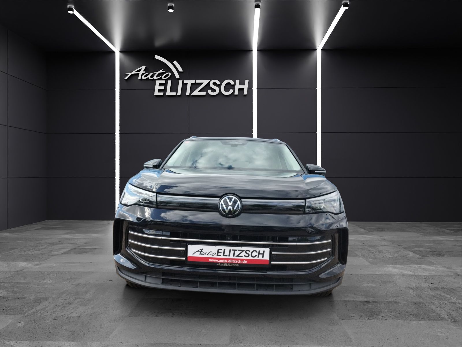 Fahrzeugabbildung Volkswagen Tiguan TDI Elegance DSG 4M LED AHK Navi HUD Pano