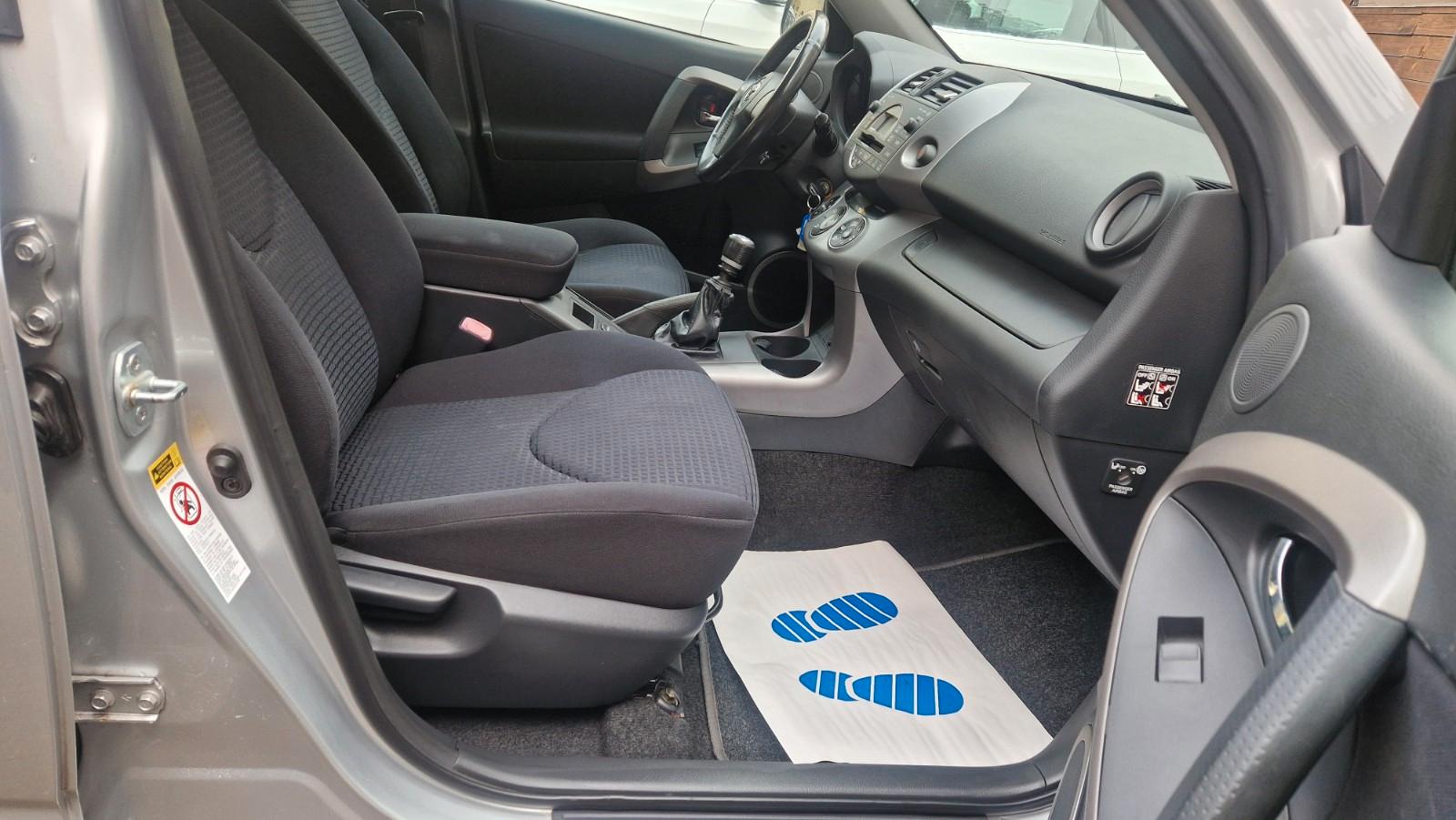 TOYOTA RAV4 - 2.2 177 CV - ATTELAGE - RÉGULATEUR DE VITESSE