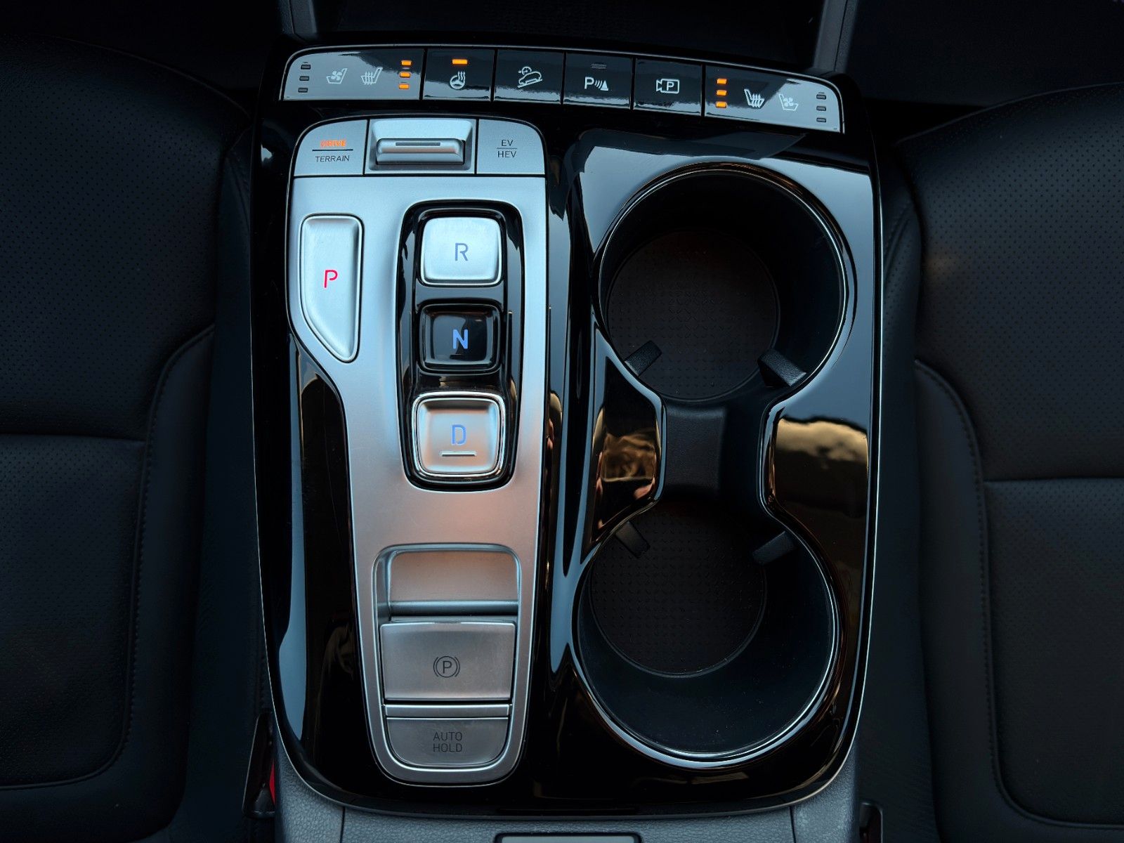 Fahrzeugabbildung Hyundai Tucson 1.6 T-GDI PHEV 4WD KRELL CarPlay 360° LHZ