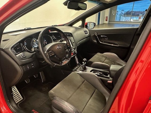 Fahrzeugabbildung Kia Ceed GT-Track 1.6 T-GDi Navi Leder Xenon Kurvenl