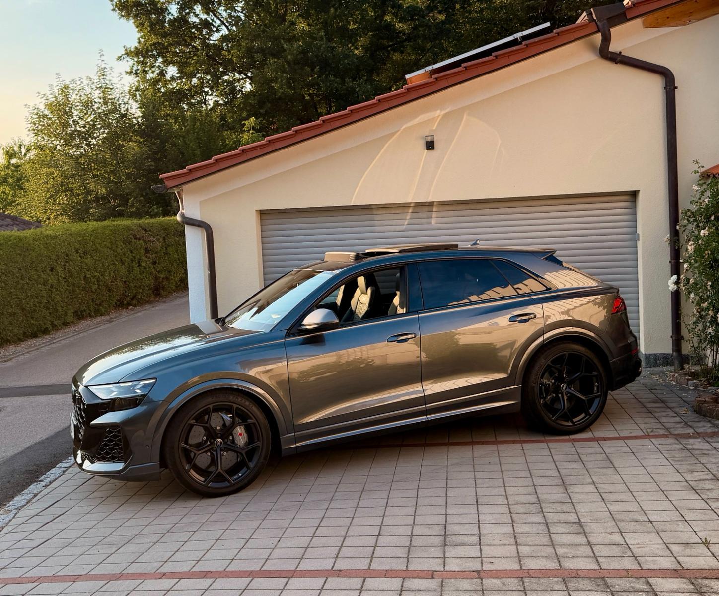 Audi RSQ8*PERFORMANCE*VOLL*CARBON*AHK*SOFORT*