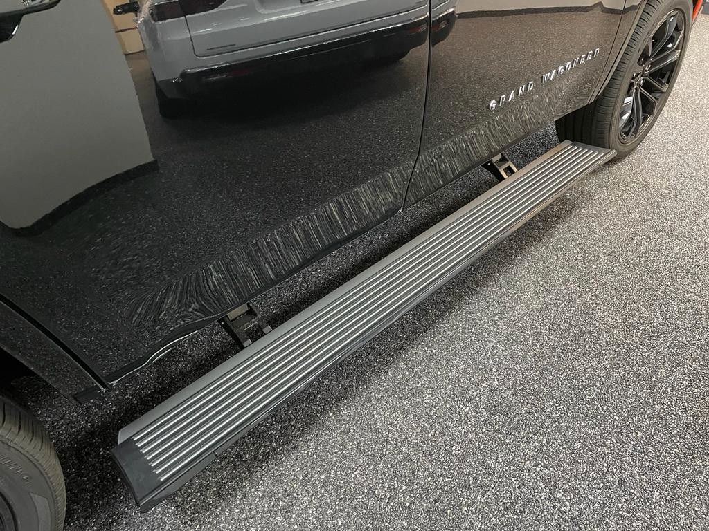 Fahrzeugabbildung Jeep GRAND WAGONEER OBSIDIAN 6.4L V-8  SOFORT!!!
