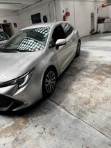 Toyota Corolla 1,8 Hybrid Team Deutschland Team Deu... - Toyota Corolla mit Benzin-Antrieb: Limousine, 1.8