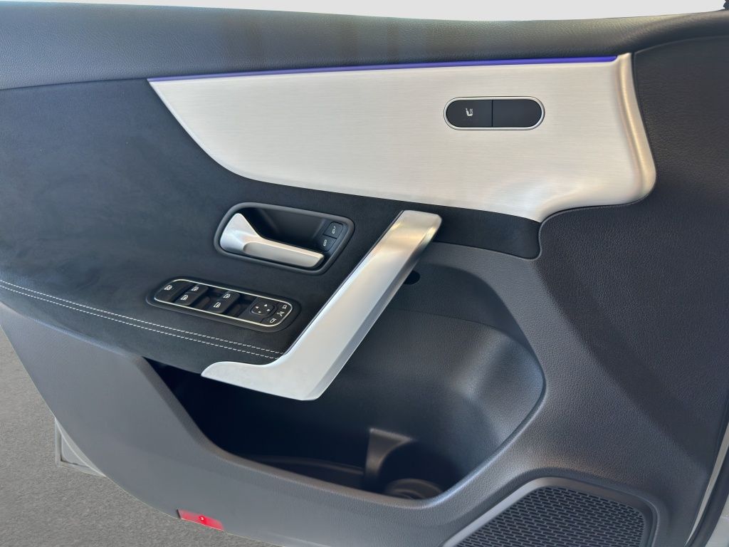 Fahrzeugabbildung Mercedes-Benz A 200 AMG Line*Night Paket*Kamera*KEYLESS-GO