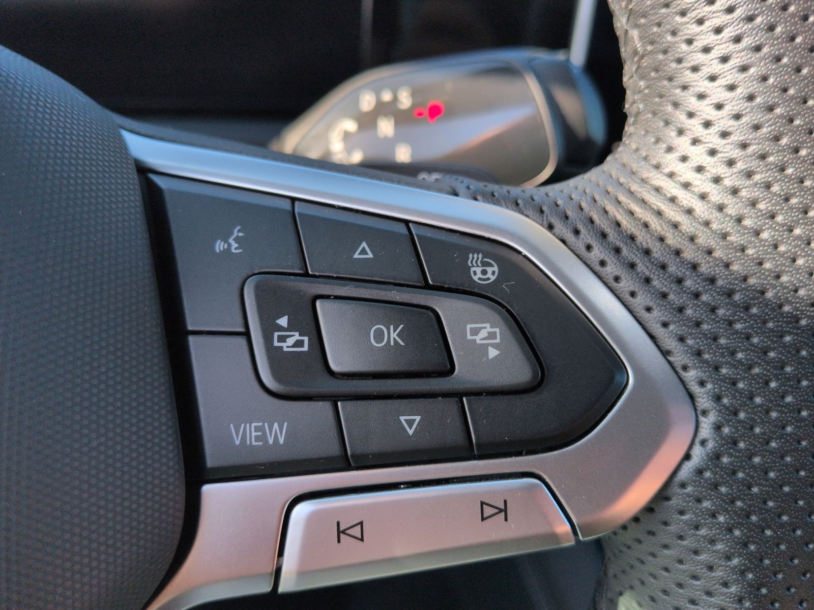 Tiguan 2.0 TDI DSG R-Line AHK+KAMERA+MATRIX+