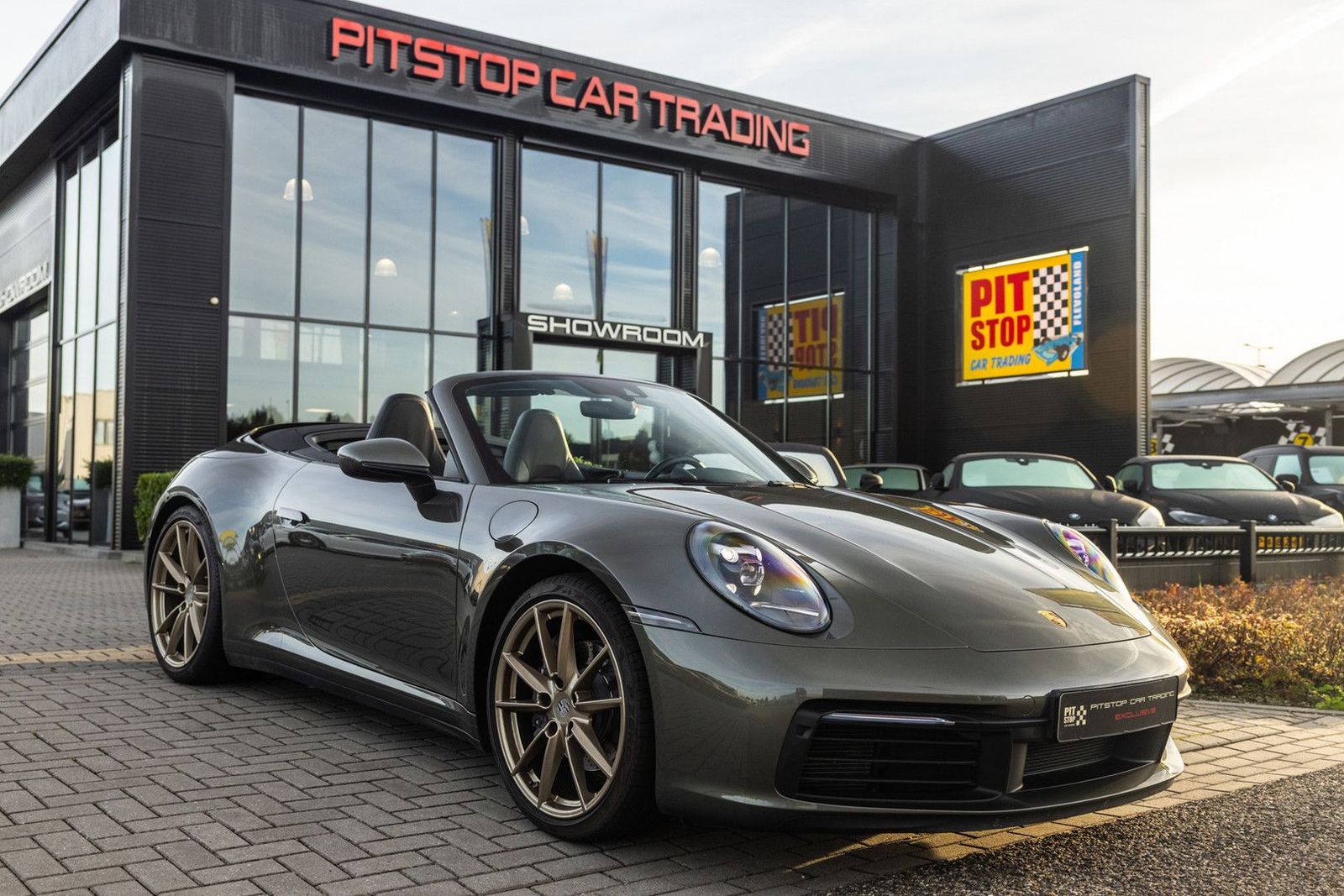 Porsche 992 Cabrio 992 3.0 Carrera, Aventurijn groen, PA