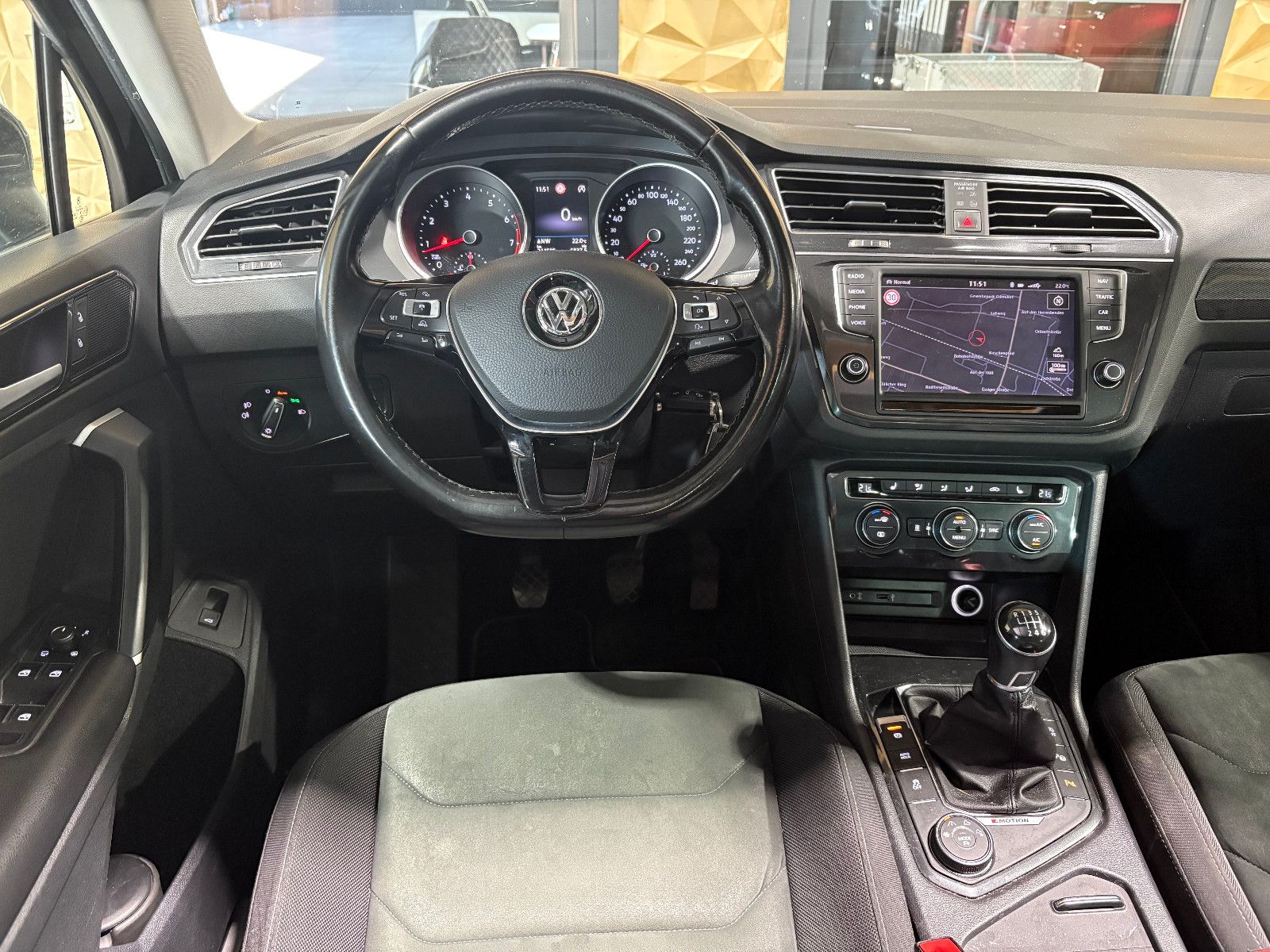 Fahrzeugabbildung Volkswagen Tiguan Highline BMT/4Motion/PANO/ACC/KAMERA/NAVI