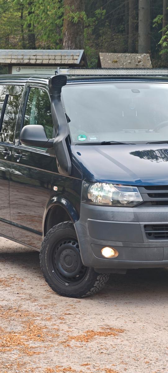 Volkswagen T5.2 mit Offroadoptik und kleinem Camperausbau
