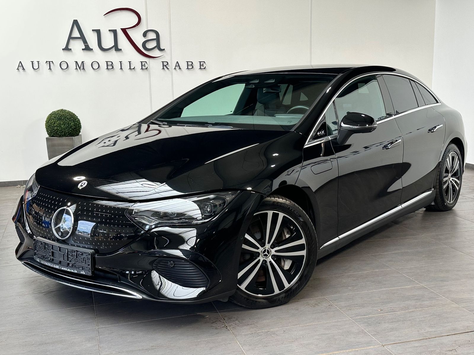 Fahrzeugabbildung Mercedes-Benz EQE 300 Electric Art NAV+LED+ACC+360GRAD+SHZ