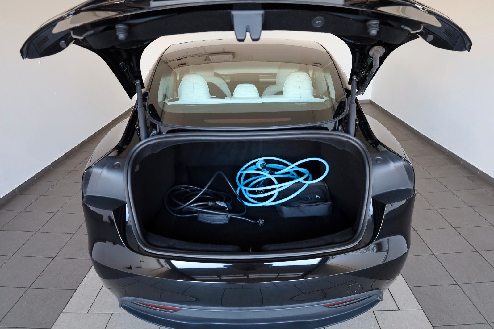 Fahrzeugabbildung Tesla Model 3 ,Leder,Navi,LED,4xSH,Panorama,Autopilot