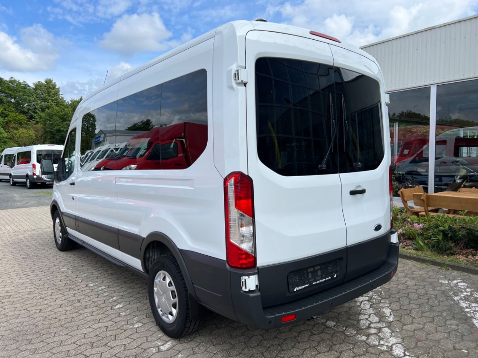 Fahrzeugabbildung Ford Transit Kombi 350 L3 Trend