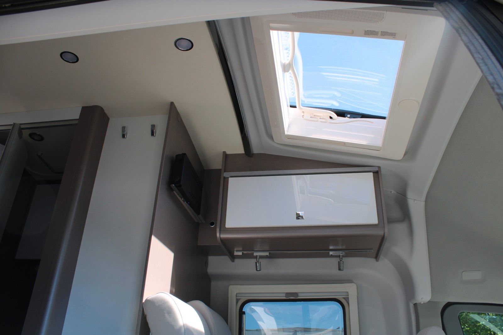 Fahrzeugabbildung Bürstner Ford SIGNEO Automatik + AHK SOFORT LIEFERBAR