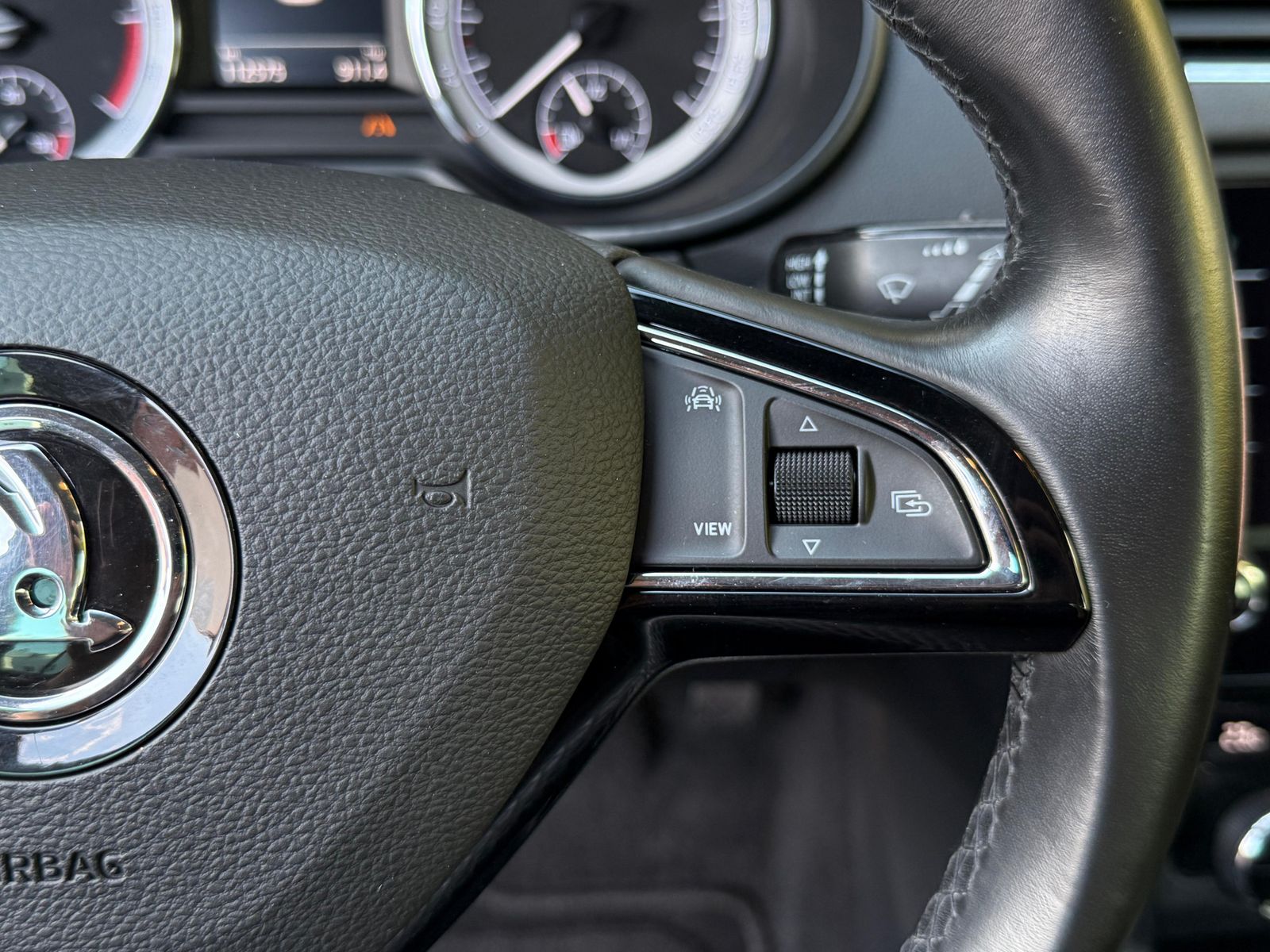 Fahrzeugabbildung SKODA Octavia 1.6 TDI Premium Edition LED+KAM+TEMP+SHZ