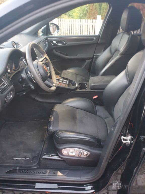PORSCHE Macan 2023