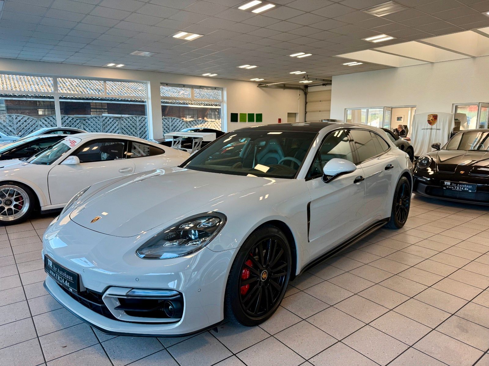 Fahrzeugabbildung Porsche Panamera GTS Sport Turismo Panorama/ACC/HeadUp