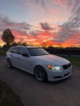 BMW 335i Touring - lci - BMW 335 mit Benzin-Antrieb: Kombi, Automatik