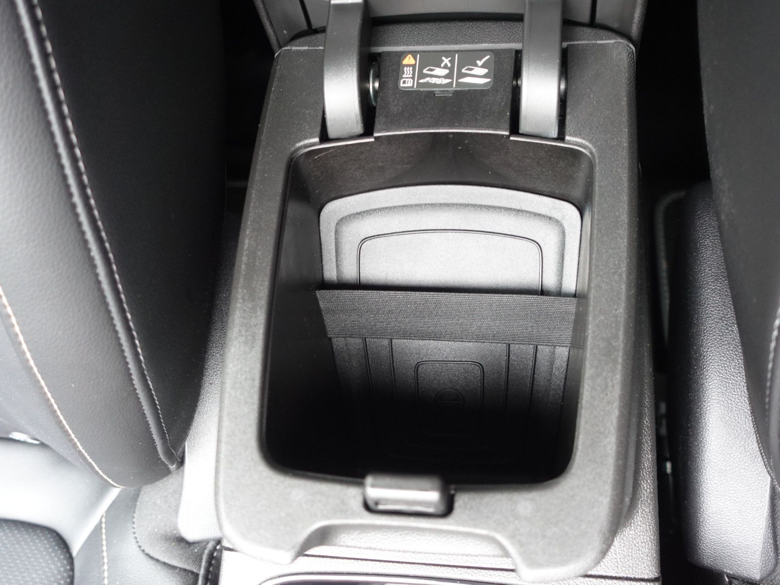 Fahrzeugabbildung Opel Grandland GS 1.2T AUTOMATIK,AHK,Navi,MatrixLED