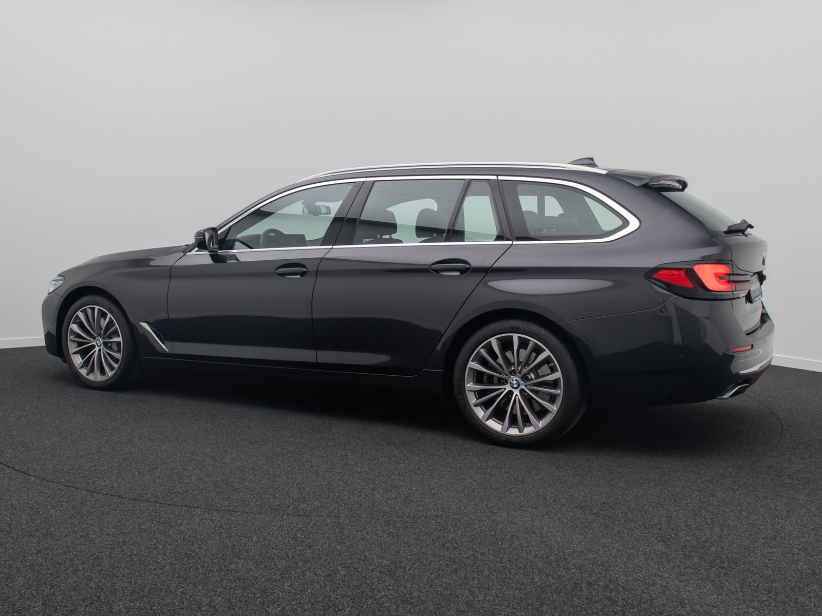 Fahrzeugabbildung BMW 540i xD LuxuryLine Panorama H/K DAB HUD Laser19"