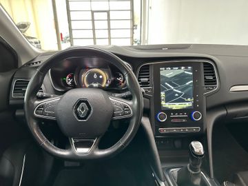 Fahrzeugabbildung Renault Megane IV Lim.BOSE-Edition Massag Kam Navi Touch