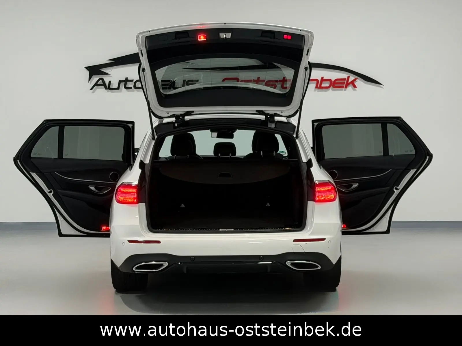 Mercedes-Benz E 220 d T 4MATIC/AMG-LINE/NIGHT/PANO/WIDESC/LED/