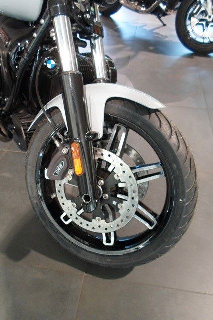 Fahrzeugabbildung BMW R18 mit Blacked-Out-Paket