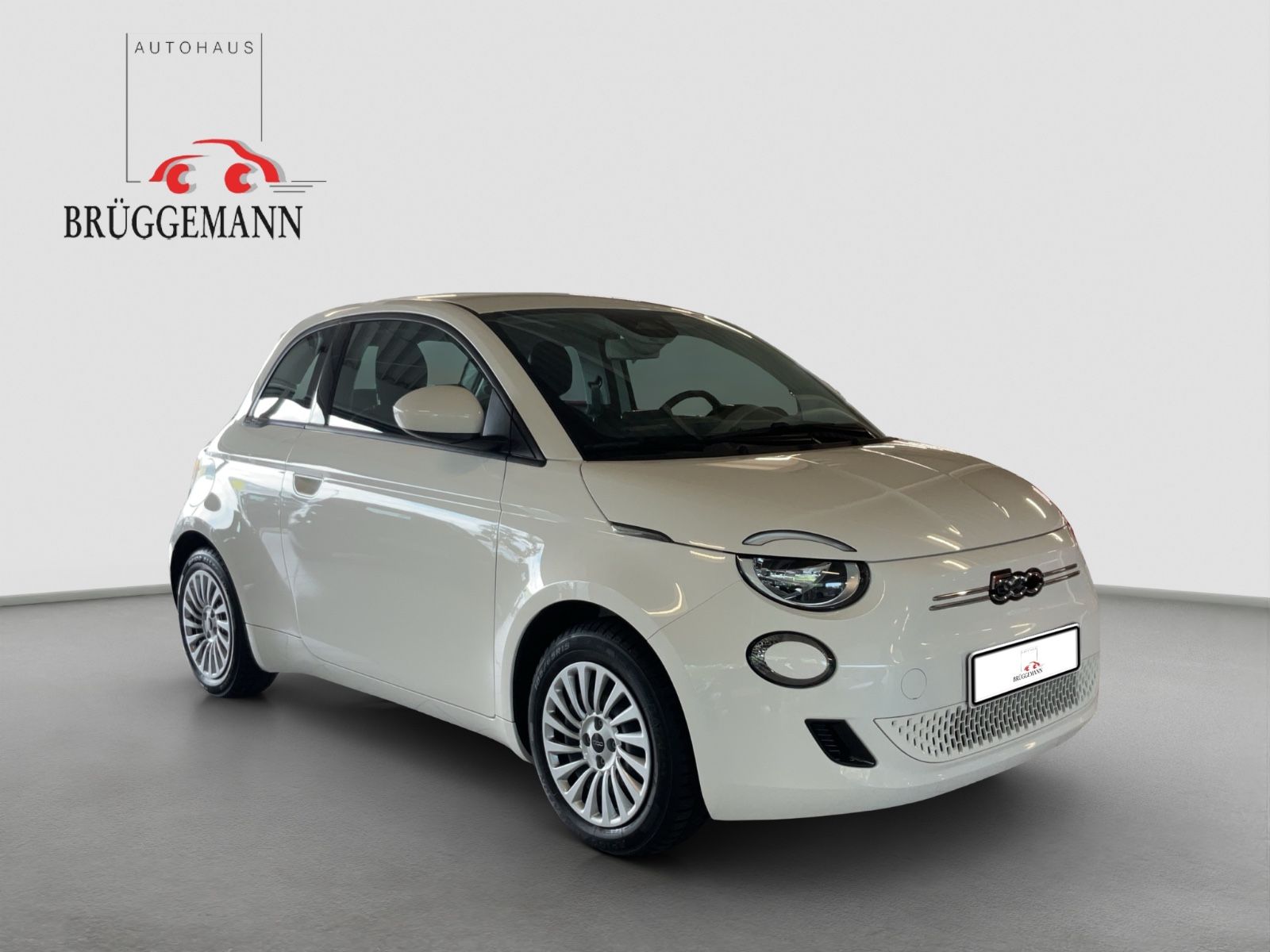 Fahrzeugabbildung Fiat 500e + Radio- & Winterpaket