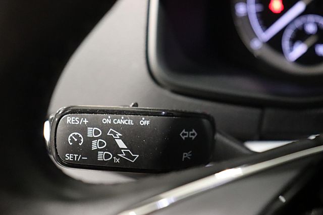 Karoq 1.0 TSI Clever OPF NAVI LED TEMPOMAT SHZ