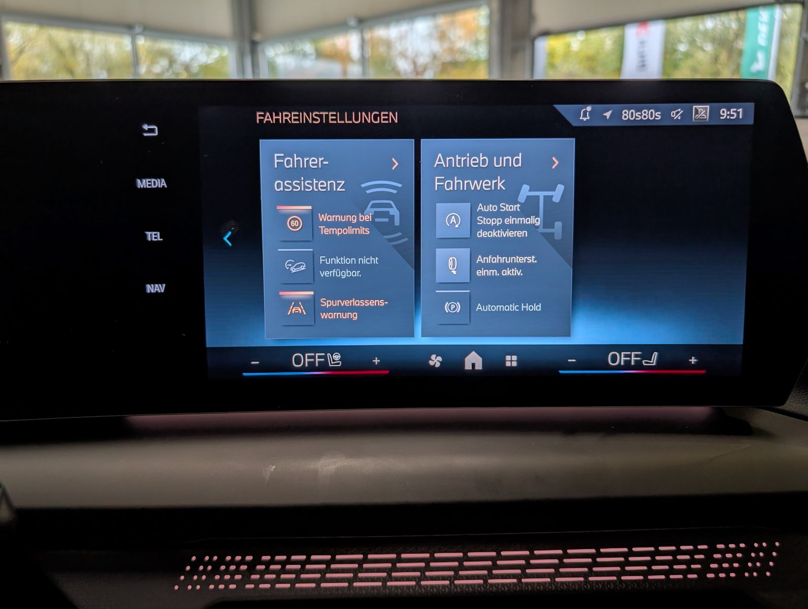 Fahrzeugabbildung BMW 123 i xDrive M-Sport Massag H/K Kamera Pano AHK