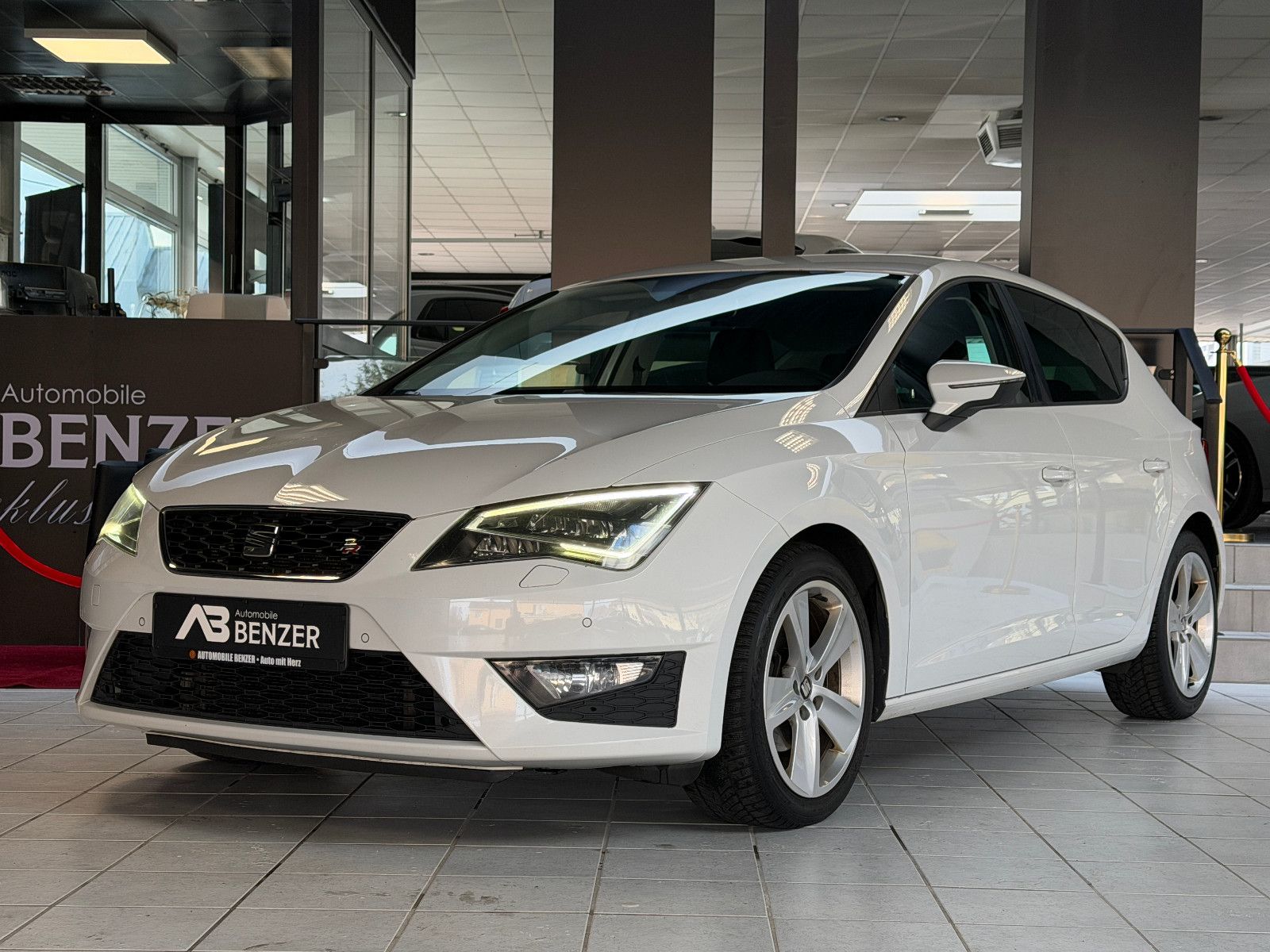 Fahrzeugabbildung SEAT Leon /FR-LINE/LED/NAVI/LEDER/KLIMA/ACC