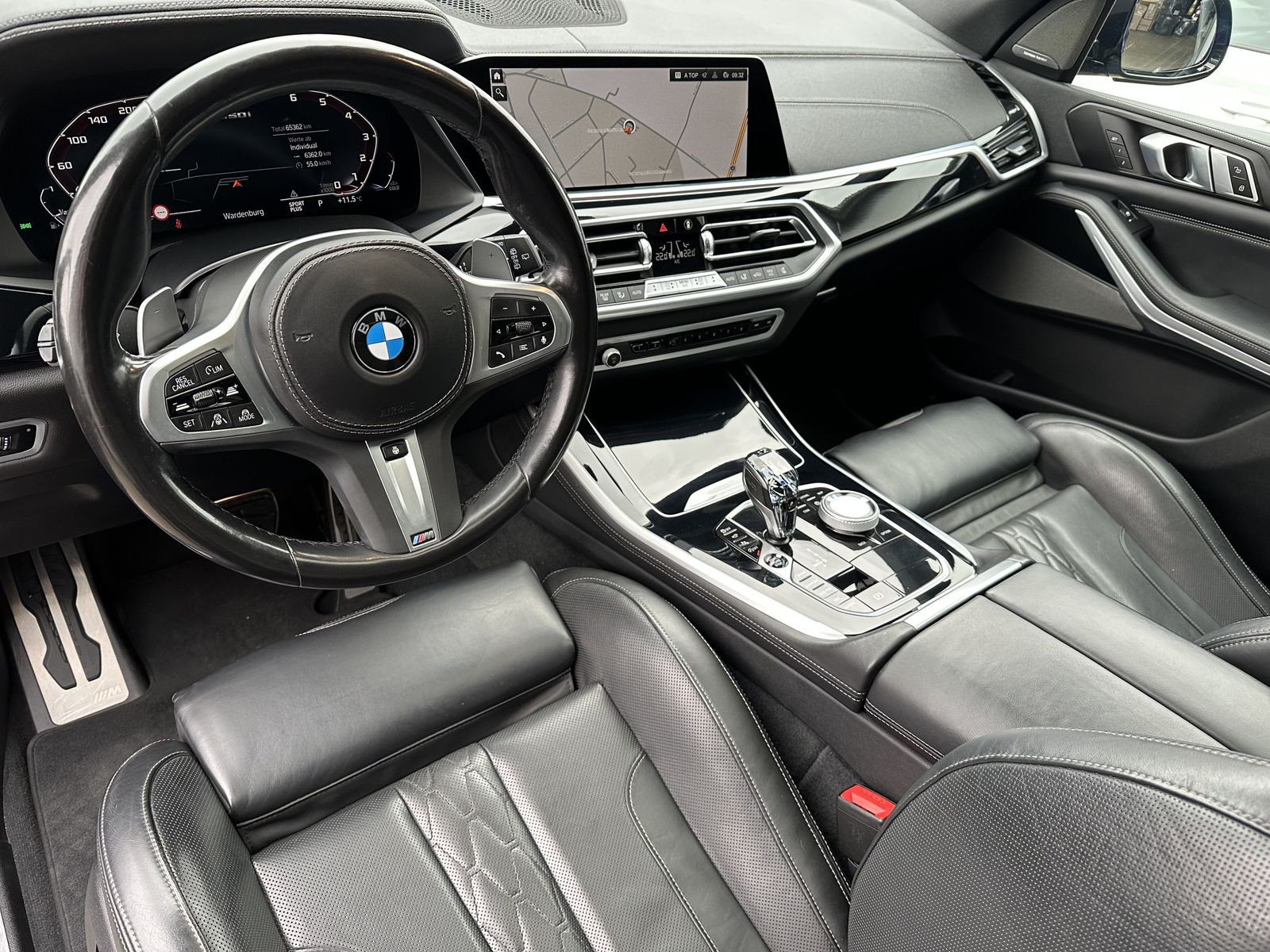 Fahrzeugabbildung BMW X5 M50i NAV+LASER+ACC+HEAD-UP+PANO+22ZO+360°+H&K
