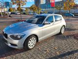 BMW 118i - 170PS-8-f-ber.-NAVI-SHZ-VSD+Steuerk.NEU! - BMW 118 in Berlin