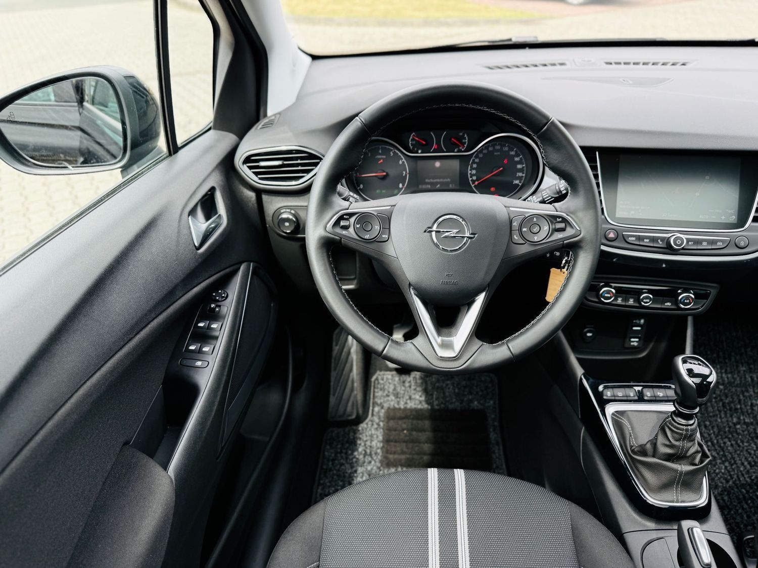 Fahrzeugabbildung Opel Crossland X 1,2 T ELEG., Navi, Panod, LED, RFK,