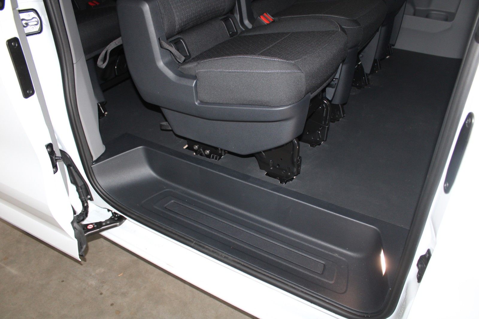 Fahrzeugabbildung Ford Transit Custom Kombi Trend 9-Sitzer LED NAVI CAM