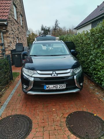 Mitsubishi Outlander 2.2 DI-D 4WD Automatik SUV-Star+ S...