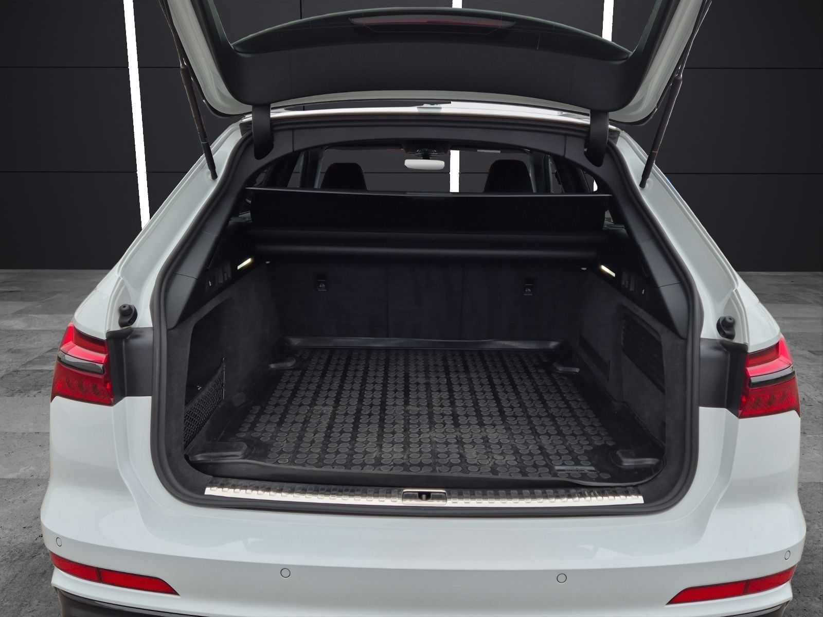 Fahrzeugabbildung Audi S6 Avant TDI quattro HDMatrix Navi Pano B&O AVC