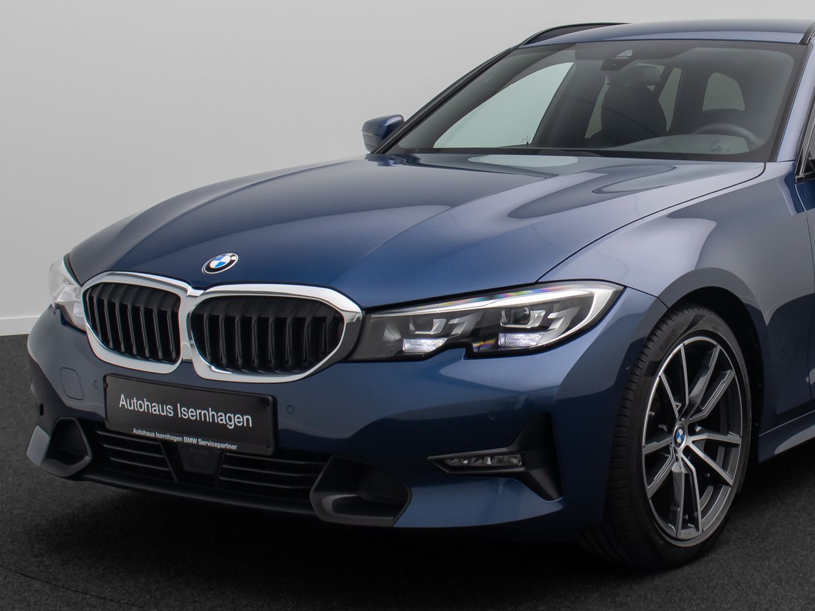 Fahrzeugabbildung BMW 320d SportLine Alarm DAB HiFi Komfort Kamera 18"